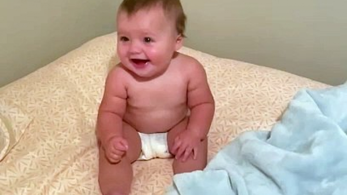 Baby has the most adorable laugh  (720p50)