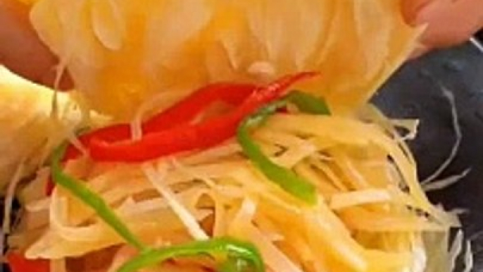 Chinese burger Stir-fried Shredded Potatoes with Chili Peppers