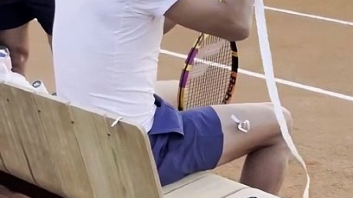 Rafael Nadal fait tout lui même... même le grip de ses raquettes de tennis