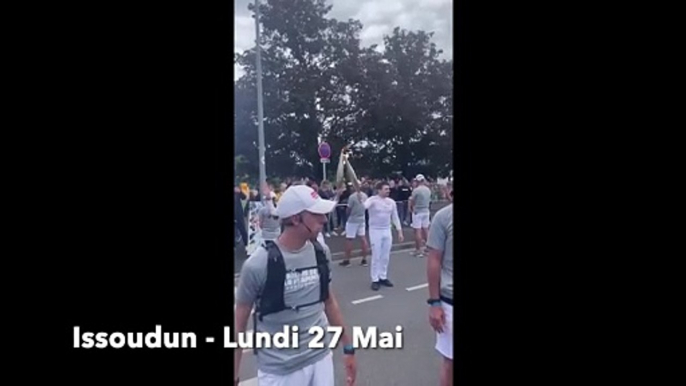 Dorian Watteau porte la flamme olympique