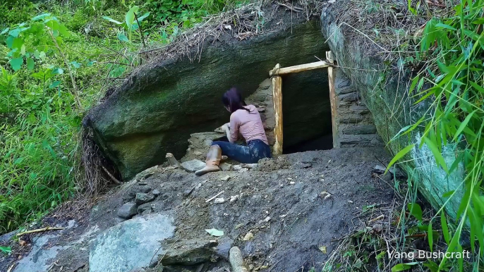 Camp despite heavy rain - Bushcraft wilderness survival shelter