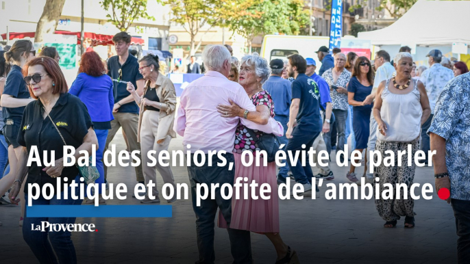 Au Bal des seniors, on évite de parler politique et on profite de l’ambiance