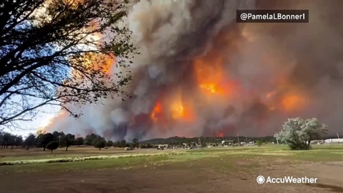 Wildfire forces the evacuation of an entire New Mexico town