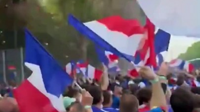 Les supporters français en feu en allant au stade