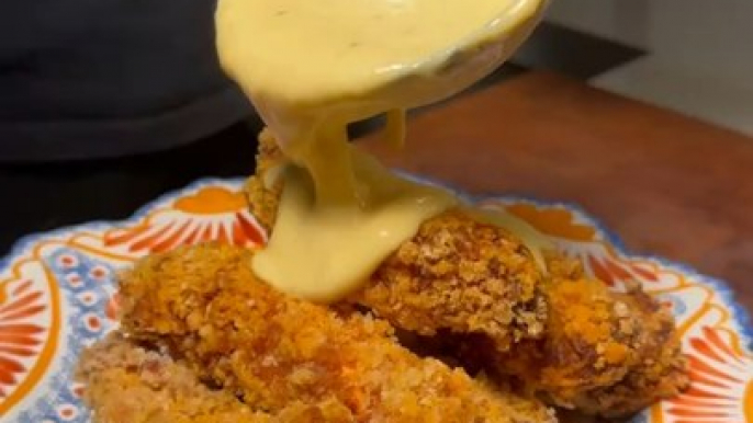 POULET CROUSTILLANT SAUCE CHEDDAR   #recette #chicken #poulet #volaille #frit #croustillant #kfc #tenders #sauce #cheddar #cheddarsauce #paprika #recipe #cuisine #food