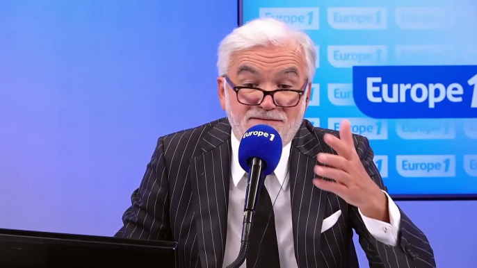 Très ému, Pascal Praud rend hommage à Didier Roustan en direct sur Europe 1