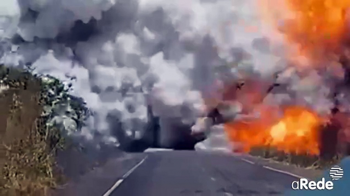 Impressionante: veja o momento em que caminhão-tanque carregado com gás de cozinha explode