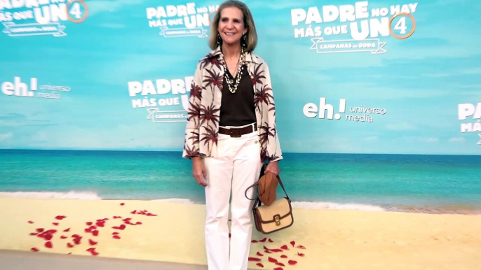 La infanta Elena derrocha estilo en un estreno la víspera del cumpleaños de Froilán