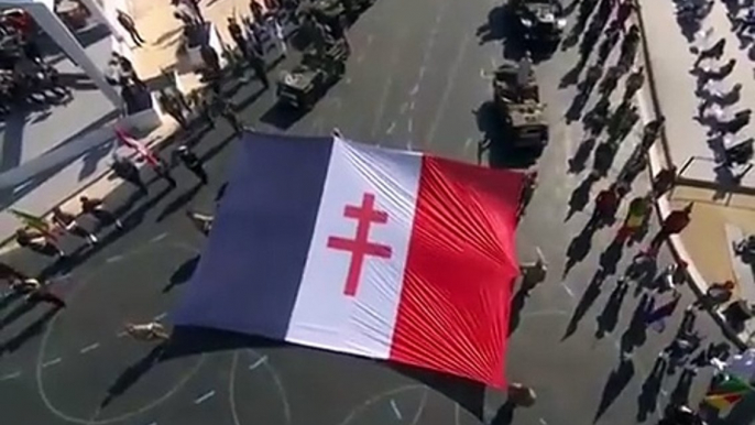 #France  #14Juillet – Le défilé se vit aussi en musique  avec "Douce France" de Charles Trenet, interprété par l’orchestre de la musique de l’Air et de l’Espace et les musiciens du chœur de l’Armée. #Doucefrance