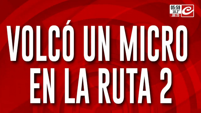 Volcó un micro en la ruta 2: iba repleto de pasajeros y hay varios heridos