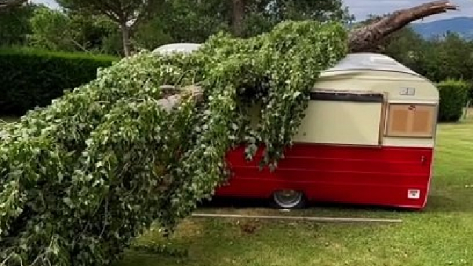 Victime d'une tornade qui a détruit son food-truck, le chef Pierre Reure, candidat de Top Chef sur M6, lance une cagnotte et récolte des milliers d'euros grâce à la générosité des téléspectateurs