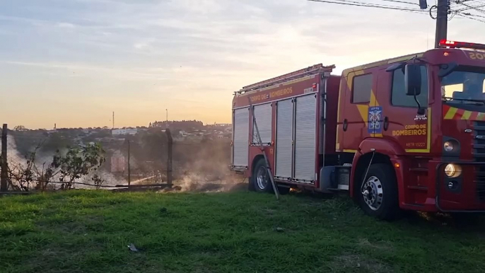 Incêndio em vegetação às margens da BR-277 mobiliza Corpo de Bombeiros