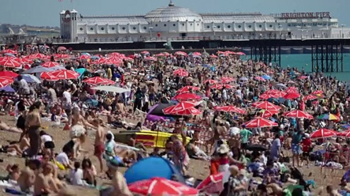 Crowds gather at Brighton beach as temperatures soar across Sussex