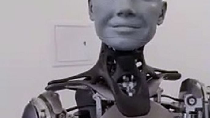 Robot's reaction on seeing himself #shortsfeed #shortvideo #shortsviral #shortsyoutube #shorts #ai