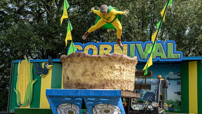 Watch as Yorkshire Man plunges into a giant Yorkshire pudding filled with gravy at York Maze