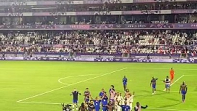 Insolite : Les Joueurs de l'Équipe de France Chambrent les Supporters Argentins