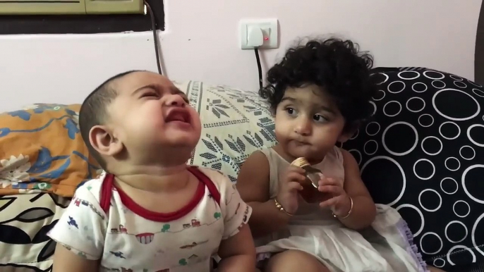 Twins Fighting ｜cute funny｜babies