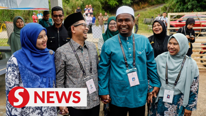 Nenggiri polls: BN, PAS candidates come face to face at polling station