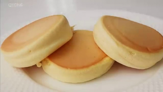 Fluffy and Delicious Japanese street food! $1 Cheap ingredients! Easy homemade Souffle pancake