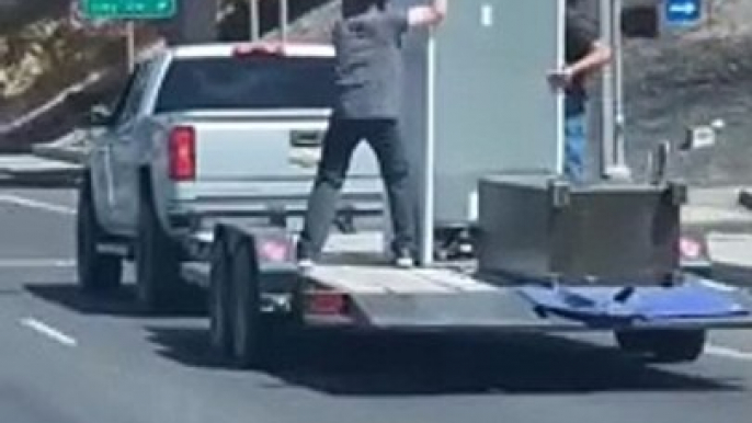 How Not Transport A Fridge- Use Straps and Tight Down - Funny Content - #funnyvideo #funnymemes You Got a $30k Truck, $5k Trailer, And Don't Have $20 Worth Of Rachet Straps.I think buying a set of ratchet straps is