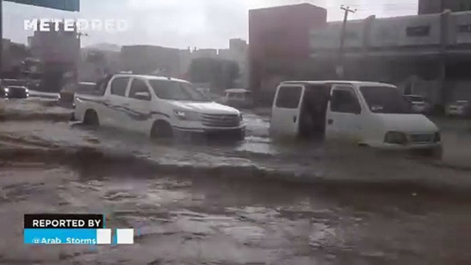 Floods unleash chaos in Sanaa, Yemen