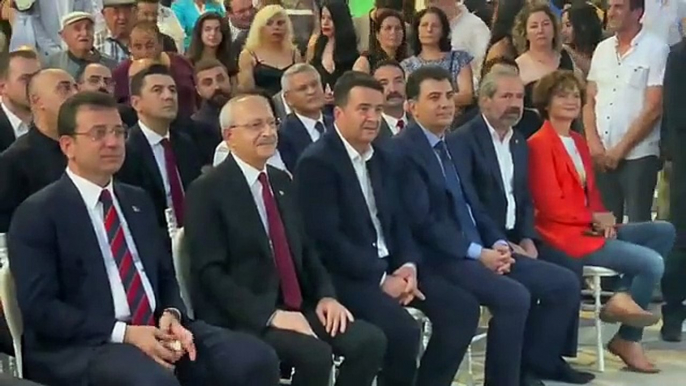 İmamoğlu ile Kılıçdaroğlu düğünde bir araya geldi: İkilinin yan yana oturduğu düğüne Kaftancıoğlu da katıldı