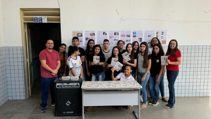 Alunos do Colégio Comercial, em Cajazeiras, lançam revista de crítica de cinema na escola