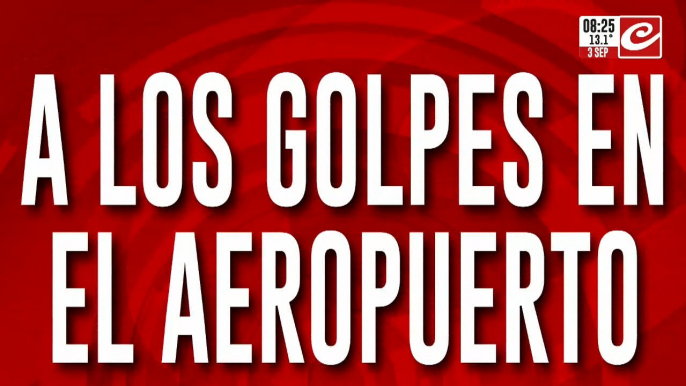 A los golpes en pleno aeropuerto: piñas, patadas y sillazos para todos