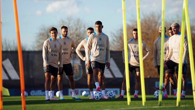 La selección argentina de fútbol mantuvo su último entrenamiento antes del partido frente a Chile