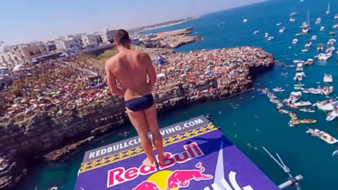 360 ' Cliff Diving From a Rocky Ledge in Italy