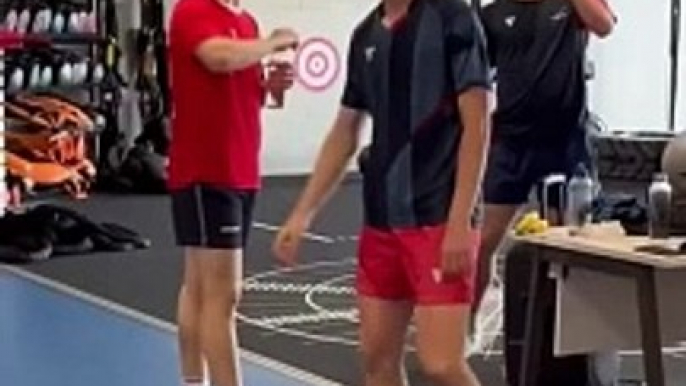 L'entrainement incroyable et plein de bonne humeurs des frères Lebrun, médaillés au Ping Pong