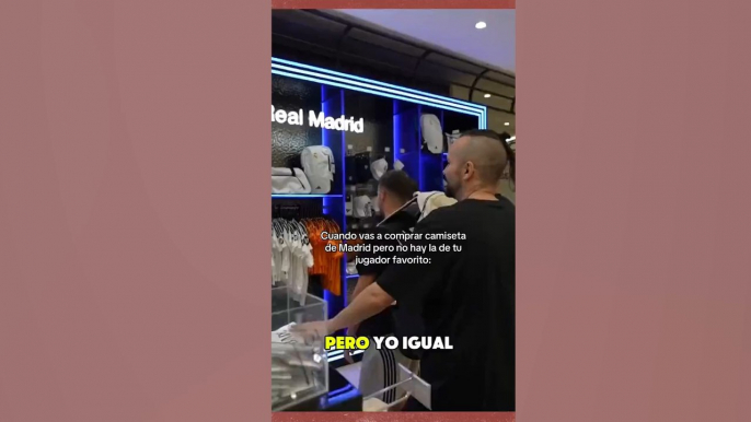 ElXokas enloquece en una tienda del Real Madrid al no ver la camiseta de Carvajal: "o esta o ninguna"