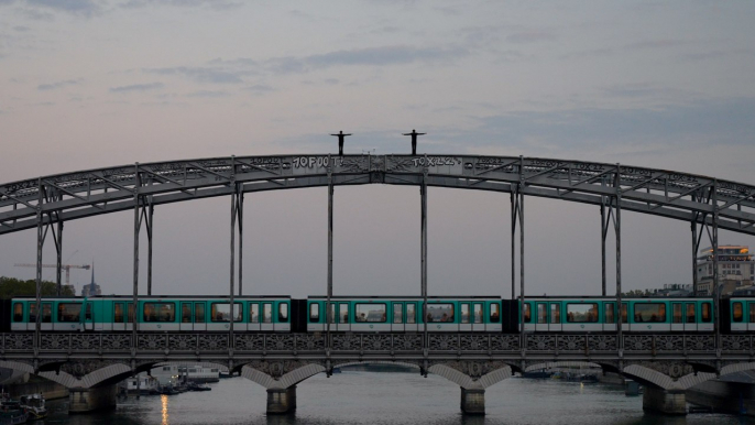 « J'ai moins bien dormi cette nuit que la veille de la finale des Jeux » : deux plongeurs olympiques sautent du viaduc d'Austerlitz