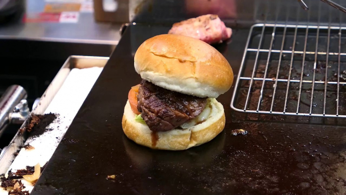 Indulge in Kobe Beef Steak Burgers: A Taste of Japanese Street Food!"