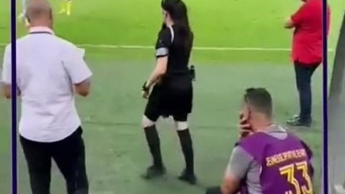 #Ligue1 #Mobilis #Algérie  : Ghada Mehat, première femme à arbitrer un match en Coupe d'Algérie, était sur le terrain du stade Hocine Aït Ahmed de Tizi-Ouzou en tant que 4e arbitre du match #MCALGER #JSKABYLIE