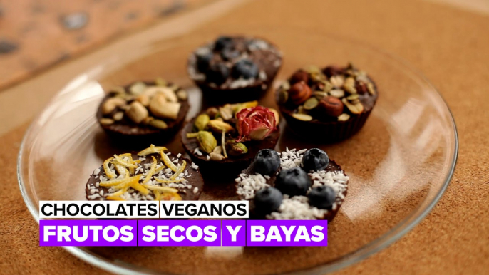 Chocolates veganos con tus frutos secos y bayas favoritos