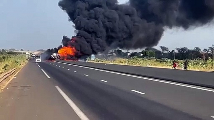 Un camion citerne prend feu sur le péage Ila Touba