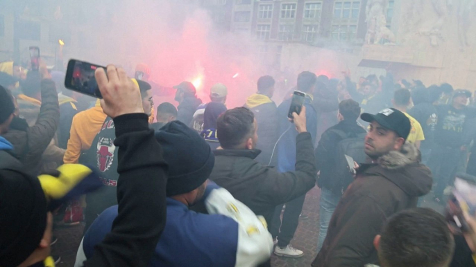 Policía antidisturbios en las calles de Ámsterdam mientras los aficionados al fútbol israelíes se enfrentan a ataques "antisemitas"