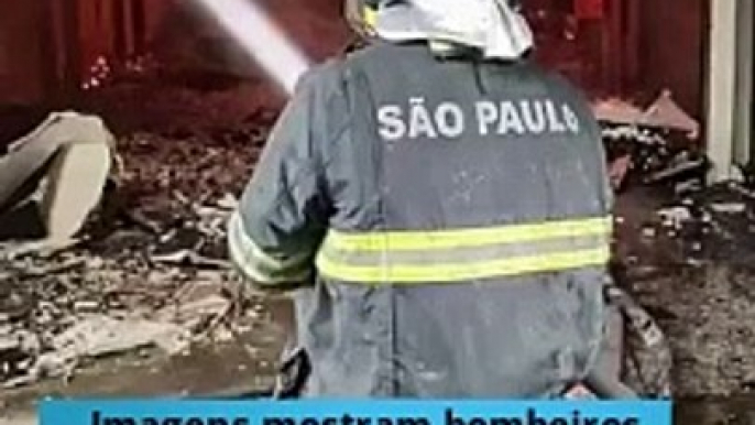 Imagens mostram bombeiros trabalhando no incêndio em shopping de compras no Brás em SP