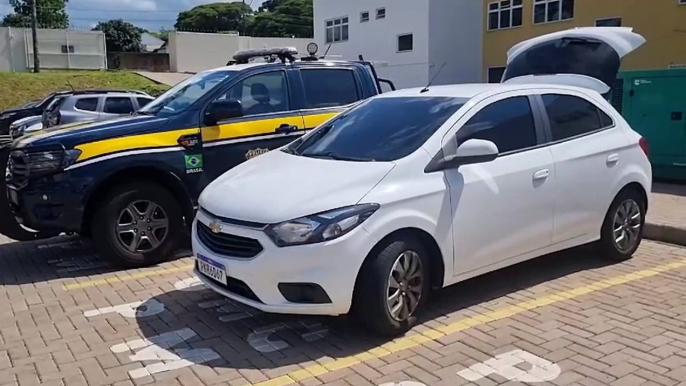 PRF apreende carro roubado e clonado em abordagem na BR-163