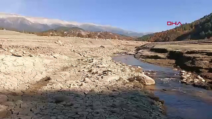 BURSA'da barajlardaki doluluk yüzde 20'ye düştü; kuruyan Nilüfer Barajı dronla görüntülendi