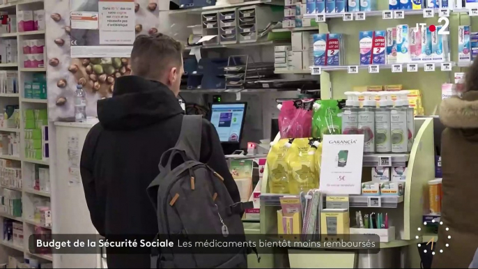 Une chroniqueuse de Cyril Hanouna interrogée ce matin dans un reportage pour Télématin sur France 2, mais absolument personne ne la reconnaît ... ni les journalistes, ni Flavie Flament et julien Arnaud! - Regardez