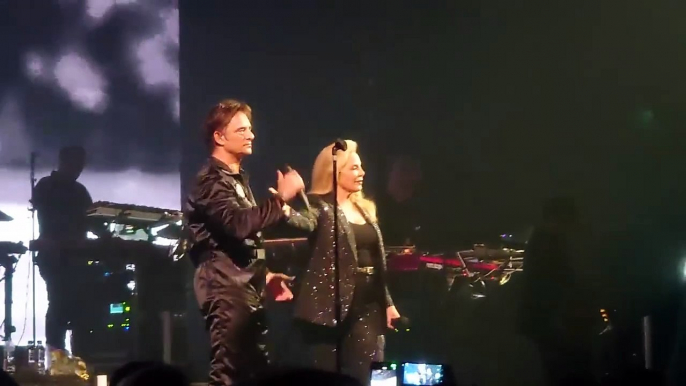 Sylvie Vartan déboule par surprise au concert de son fils David Hallyday : ce tube de Johnny Hallyday tout particulier qu’ils ont repris