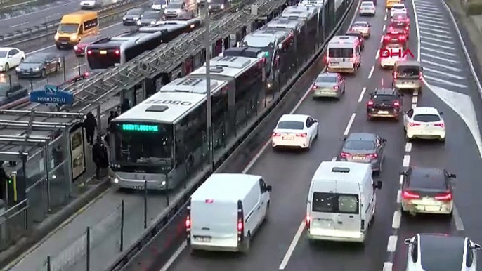 İstanbul- İstanbul'da haftanın ilk iş gününde trafik yoğunluğu