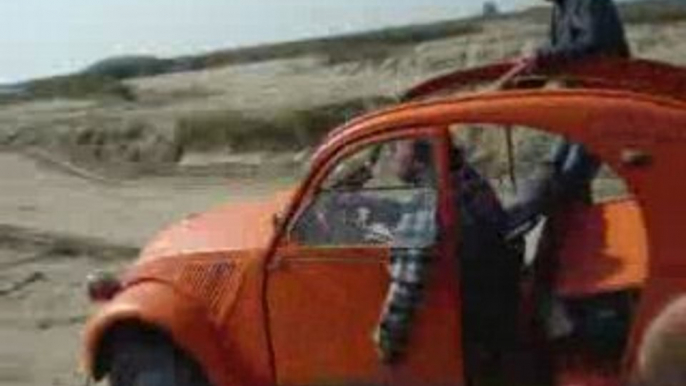 La 2cv des Chtis dans les Dunes de Dunkerque