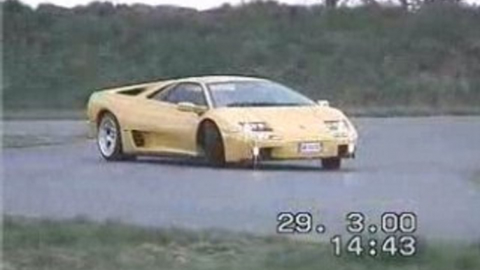 Cars - Lamborghini Diablo VT Drifting (1)