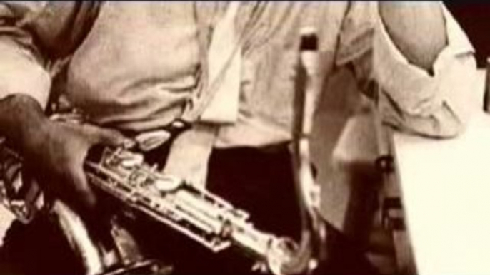 Coleman Hawkins - The Hawk Flies High