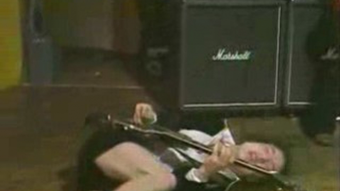 Angus Young - Live 1977 AC/DC