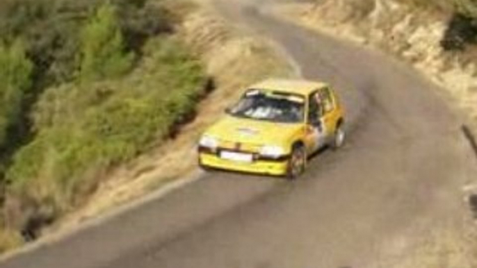 Rallye du Cathare passage Peugeot 205 n°71 suivie du n°72