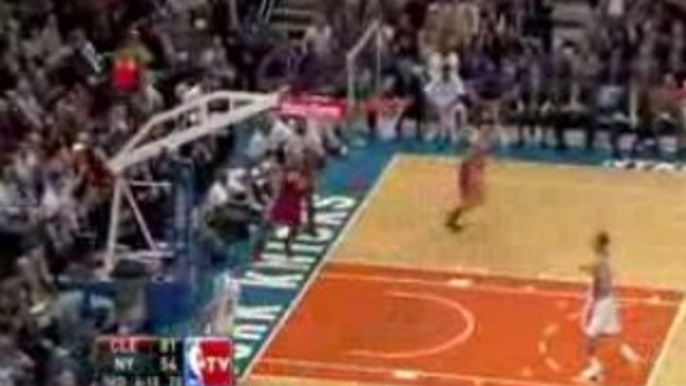 LeBron James Breakaway Slam Dunk vs. Knicks (11.25.08)